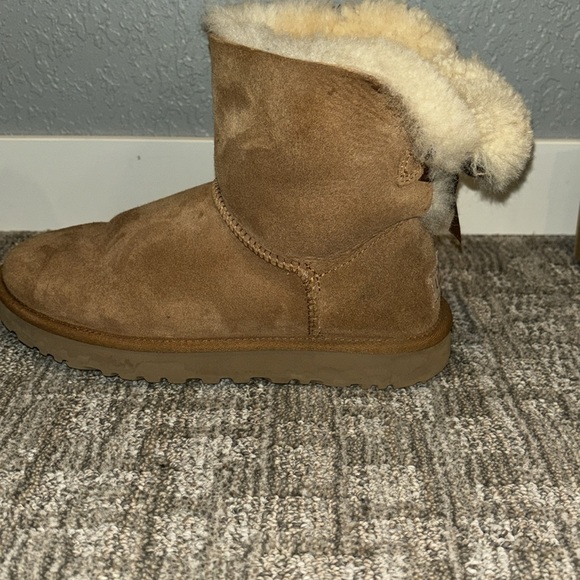 UGG: Women’s Mini Bailey Bow ll Boot - Picture 4 of 6